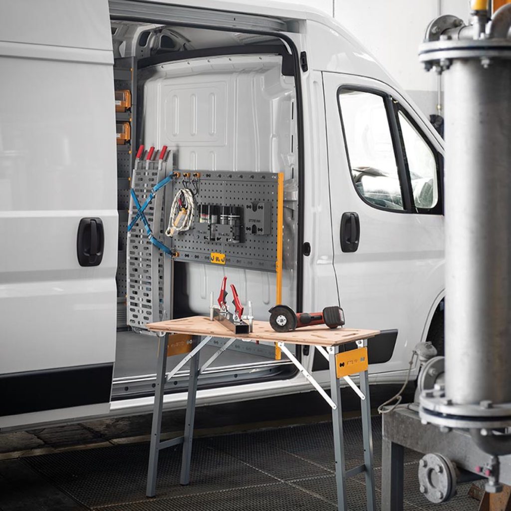 Cabine afscherming in een bestelwagen